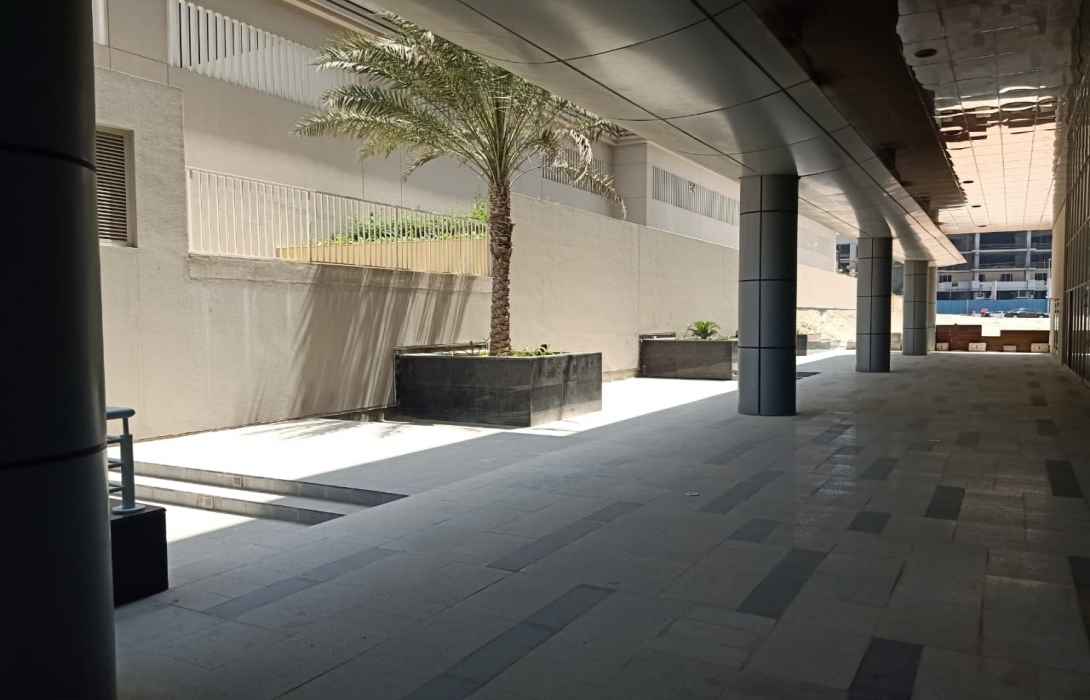 SHOP ON PRIME LOCATION IN BUSINESS BAY SHOP ON PRIME LOCATION IN BUSINESS BAY