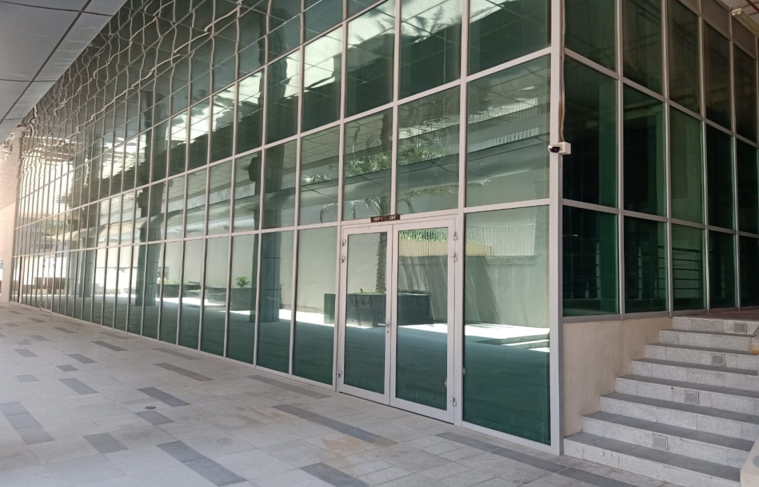 SHOP ON PRIME LOCATION IN BUSINESS BAY SHOP ON PRIME LOCATION IN BUSINESS BAY
