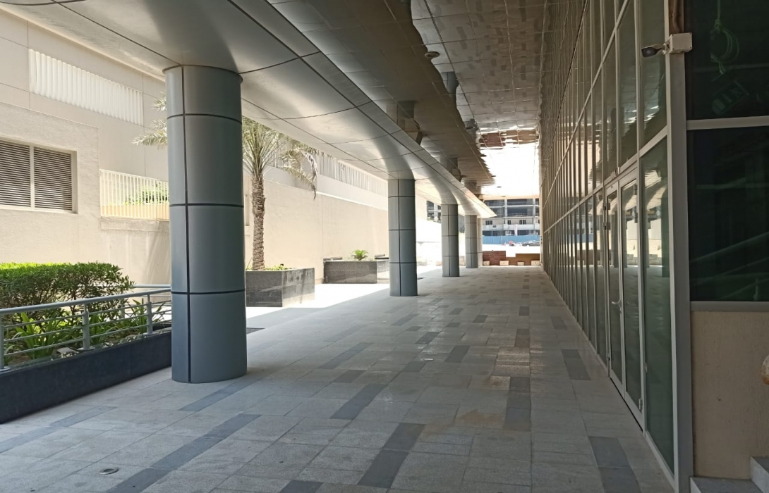 SHOP ON PRIME LOCATION IN BUSINESS BAY SHOP ON PRIME LOCATION IN BUSINESS BAY